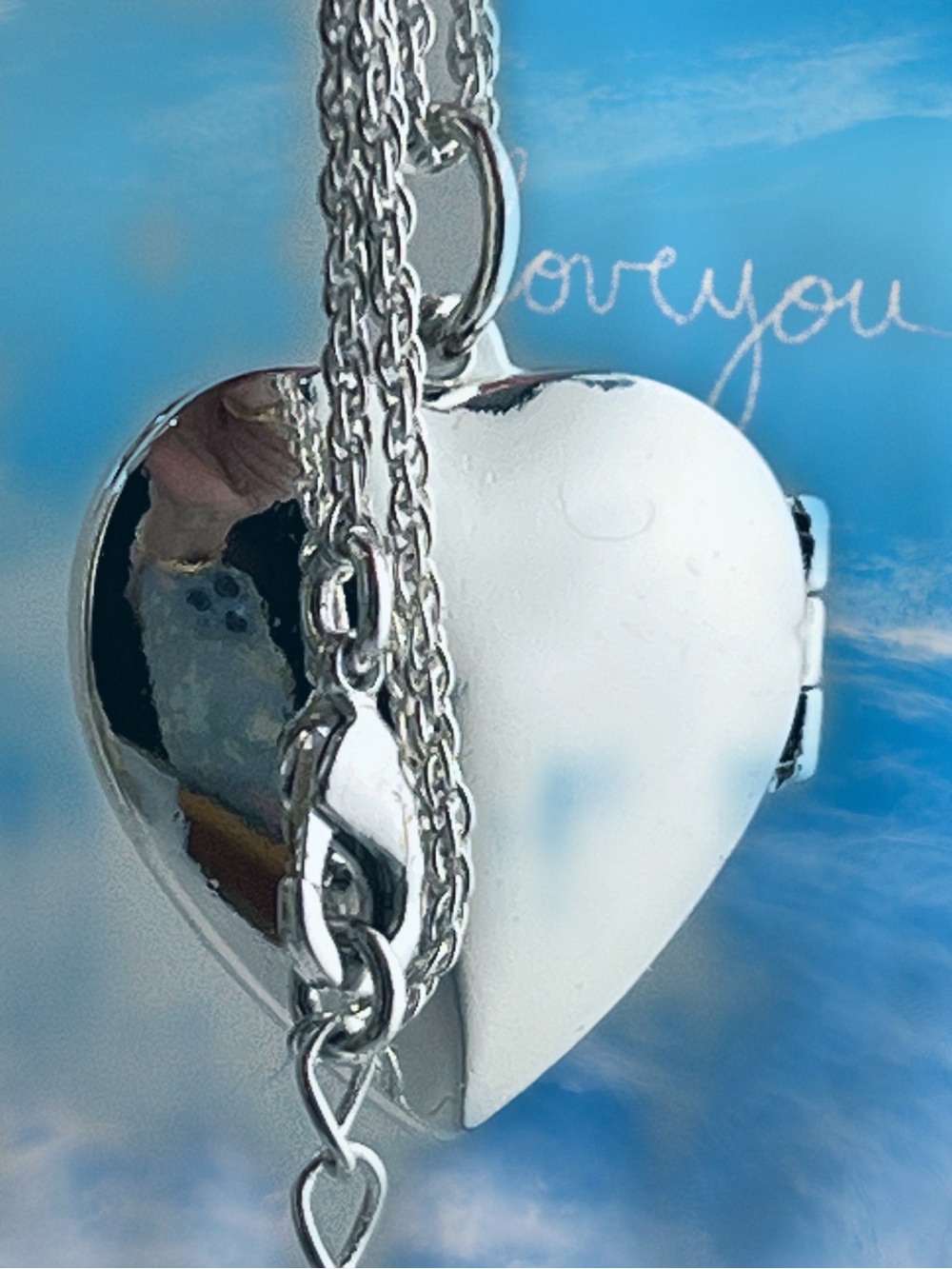 Vintage Avon Heart Locket - Picture 3 of 5